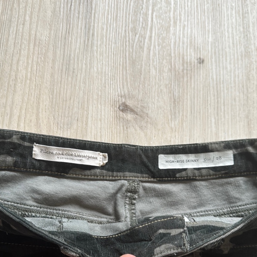 Pilcro and the Letterpress Camo Skinny Pants - Black and Gray - Picture 2 of 7
